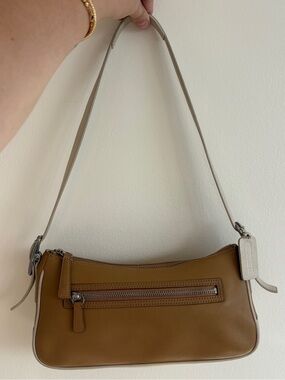 Vintage Coach Leather Shoulder Bag – Style 4447